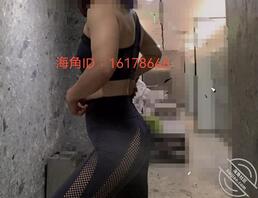 年近50少妇，风韵犹存，屁股紧实有力