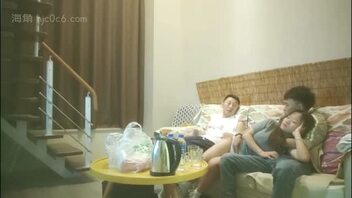 换妻极品探花今晚黑皮单约小情侣20岁！绿帽男拍摄