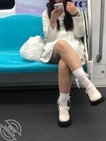 不知道美女穿没穿内内0