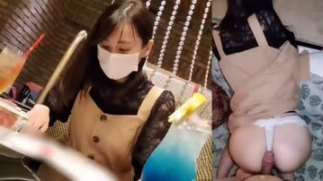 一顿饭拿下同事女友，极品00后粉嫩很娇羞