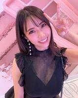  “巨乳大姐姐”铃木ふみ奈，比基尼包不住的“顶级肉体”太凶残！2