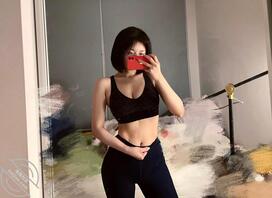 网红母狗程女士的擦边照，来个鸡巴大的射屏0