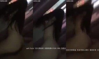 我老公上班都走这里啊！对着街道爆草同事老婆！