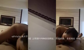 海口母狗同事骗老公加班其实在被我乱肏